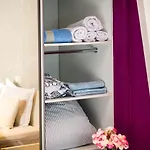 Апартаменти Lovely With Balcony
