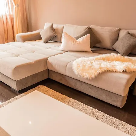 Lovely With Balcony Bucarest