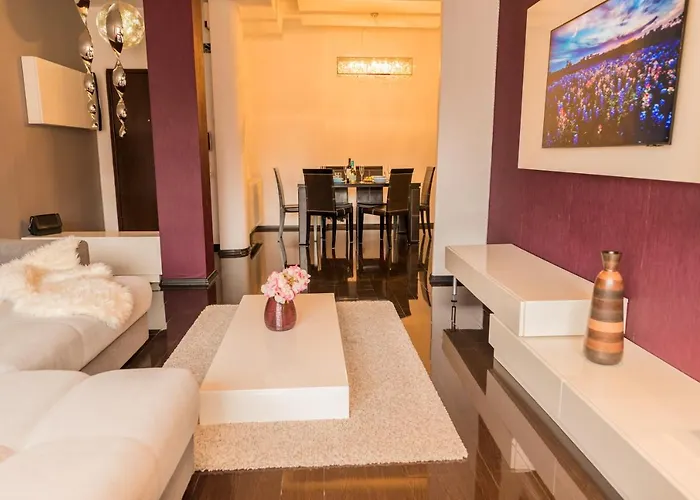 Lovely With Balcony 公寓 *