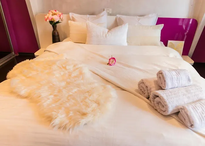 Lovely With Balcony 公寓 *