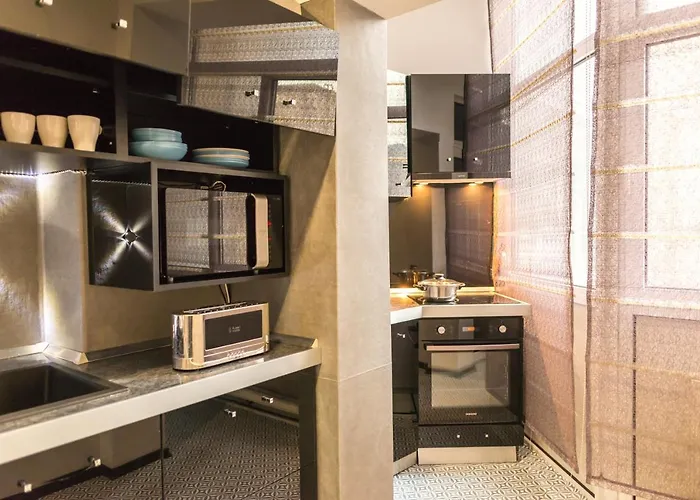 Lovely With Balcony 布加勒斯特