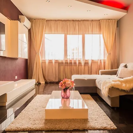 Διαμέρισμα Lovely With Balcony Βουκουρέστι